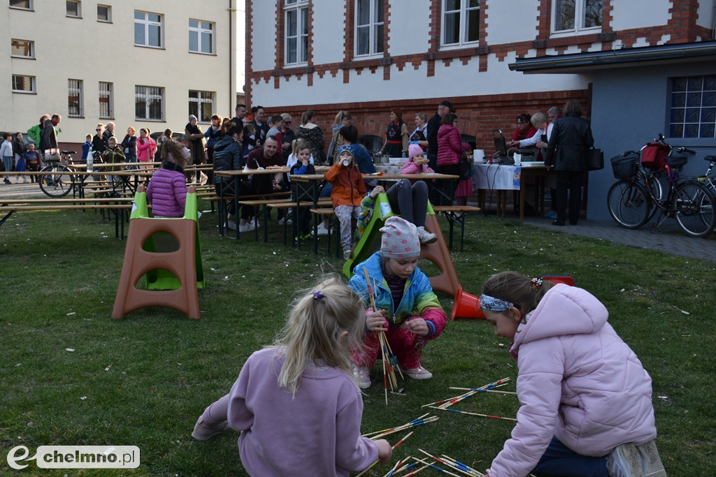 Gospodynie piekły gofry na szczytny cel