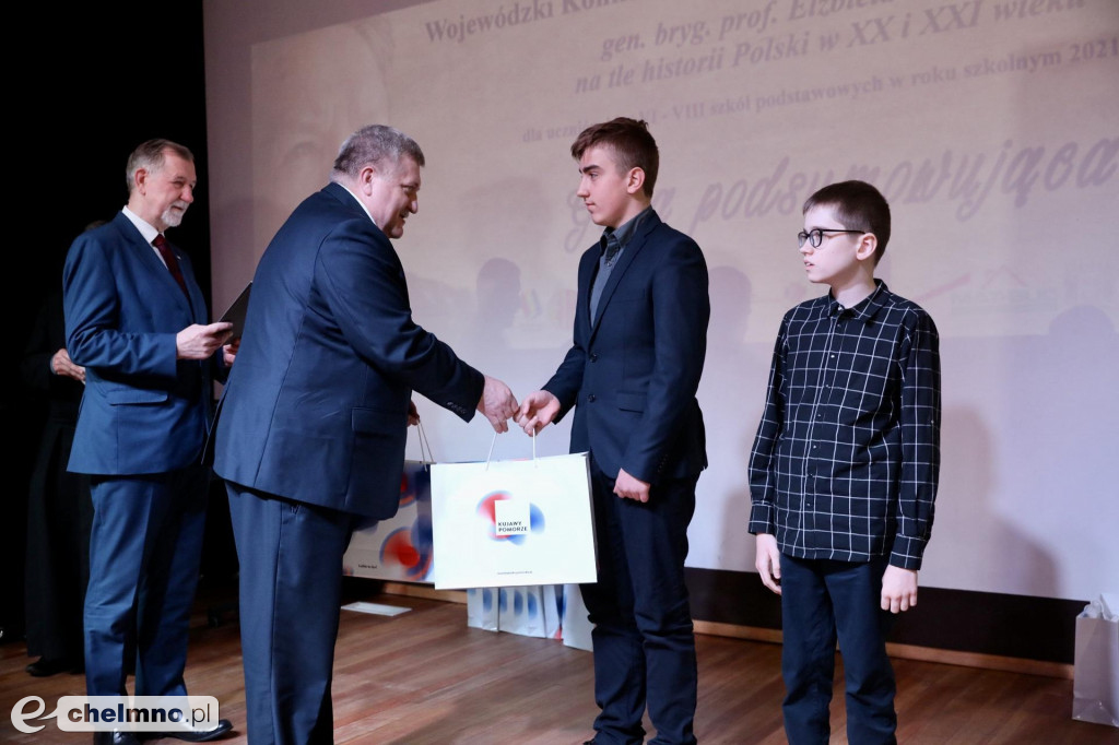 Zwyciężyli w konkursie wiedzy o wielkich Polakach