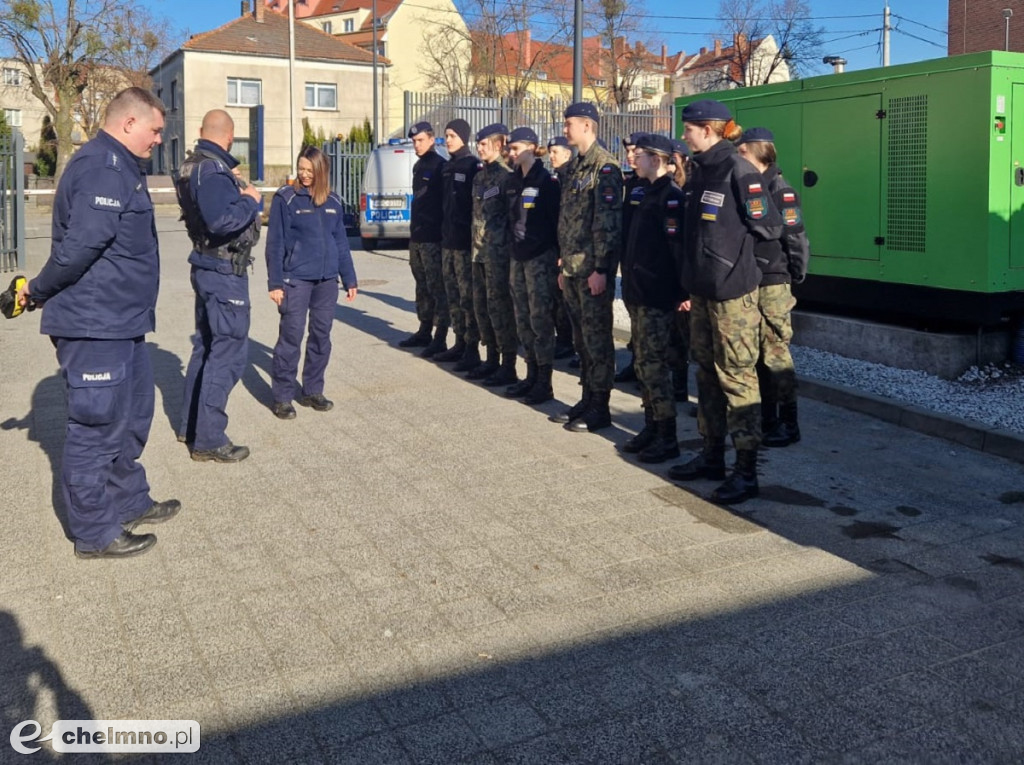 Klasy mundurowe z wizytą w chełmińskiej Komendzie