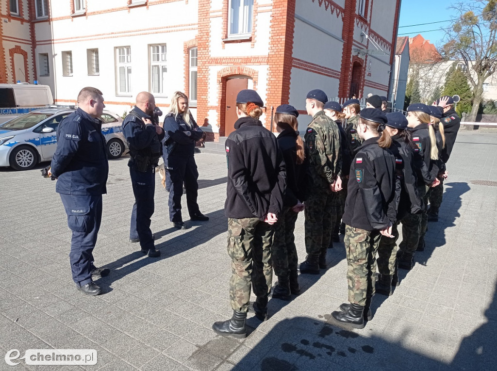 Klasy mundurowe z wizytą w chełmińskiej Komendzie
