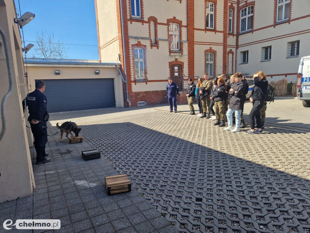 Klasy mundurowe z wizytą w chełmińskiej Komendzie