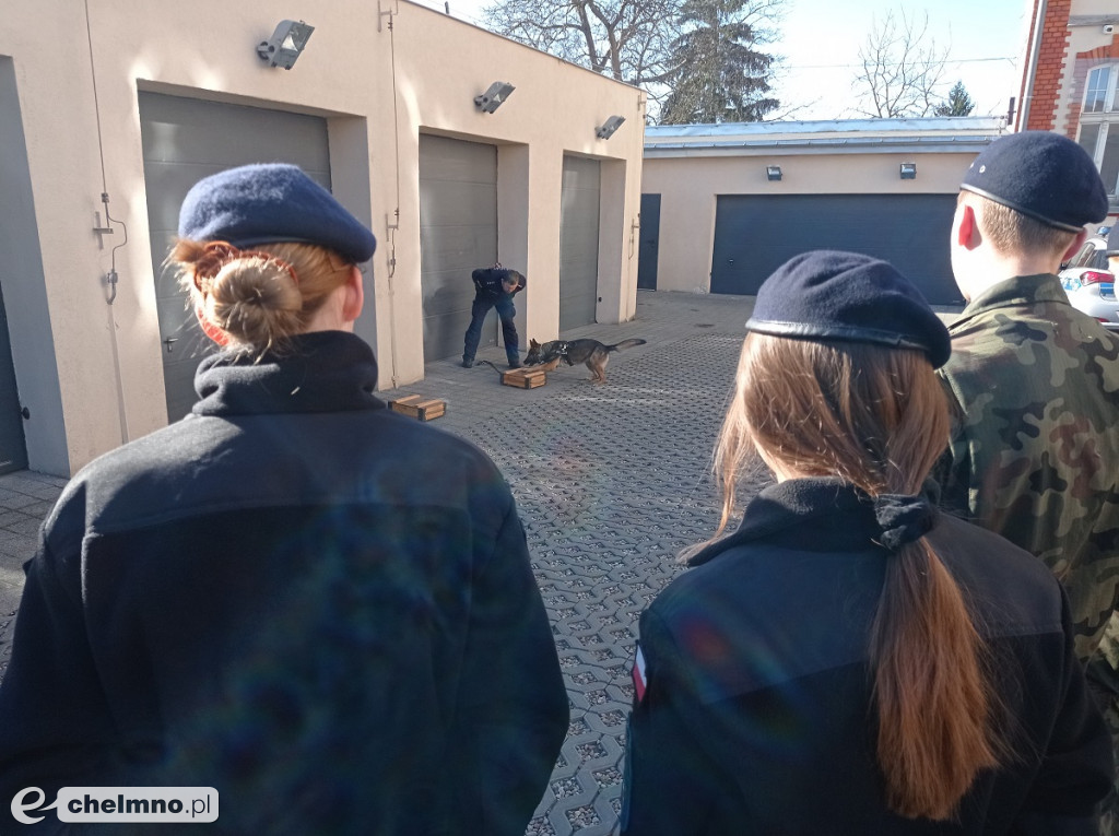 Klasy mundurowe z wizytą w chełmińskiej Komendzie