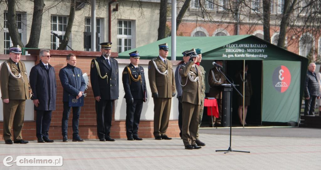 Uroczysty apel z okazji Święta Wojsk Inżynieryjnych