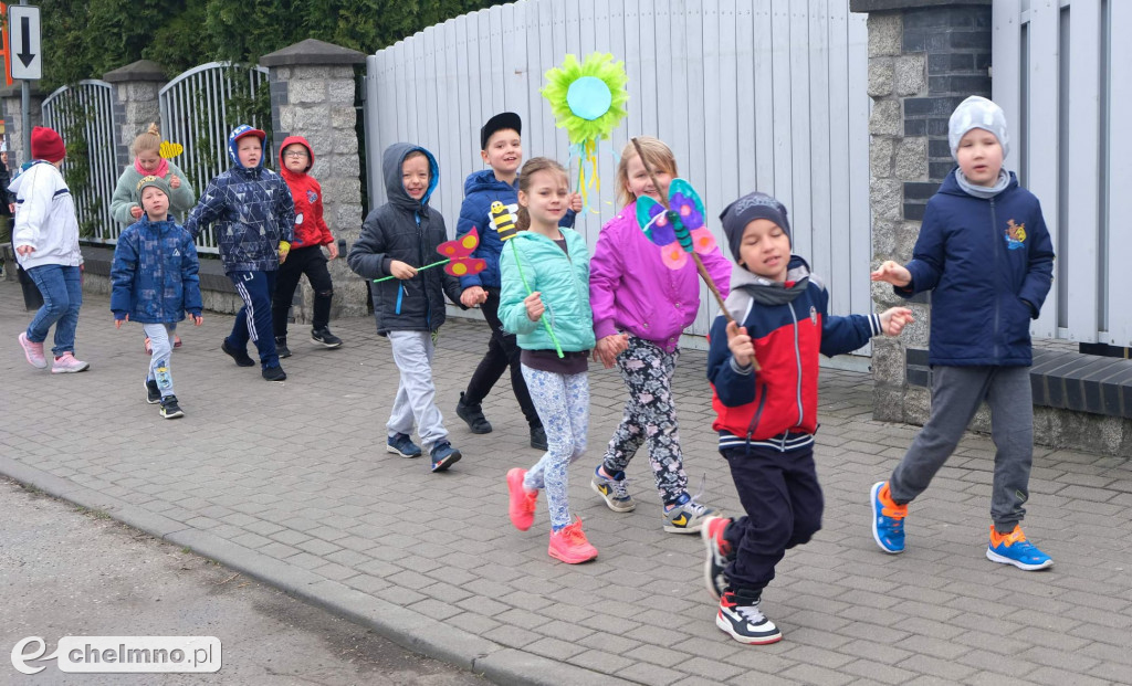 Przemarsz ulicami miasta z okazji Światowego Dnia Ziemi