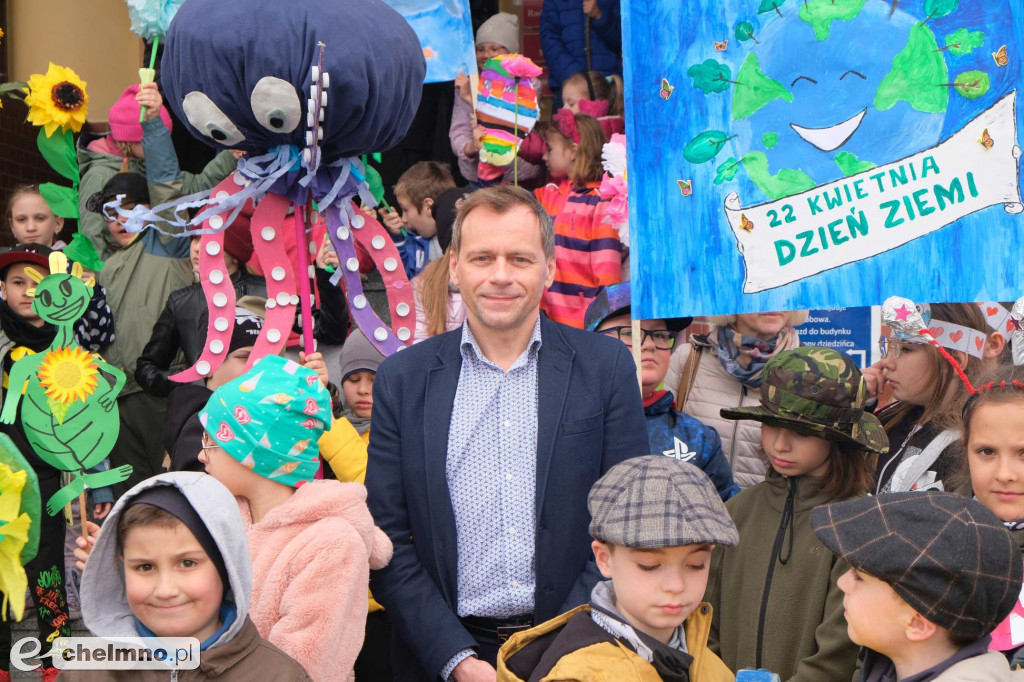 Przemarsz ulicami miasta z okazji Światowego Dnia Ziemi