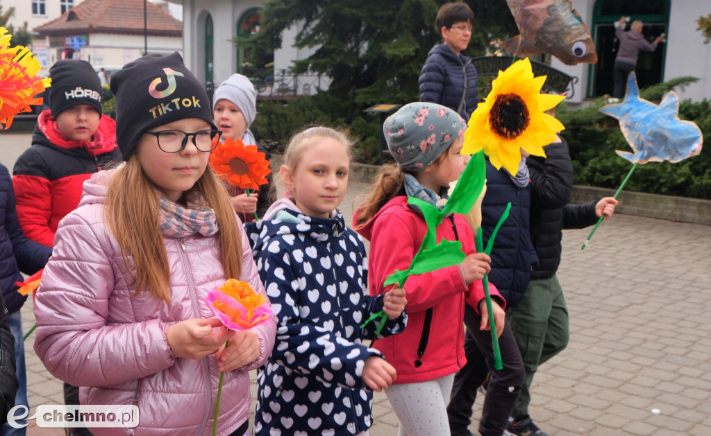 Przemarsz ulicami miasta z okazji Światowego Dnia Ziemi