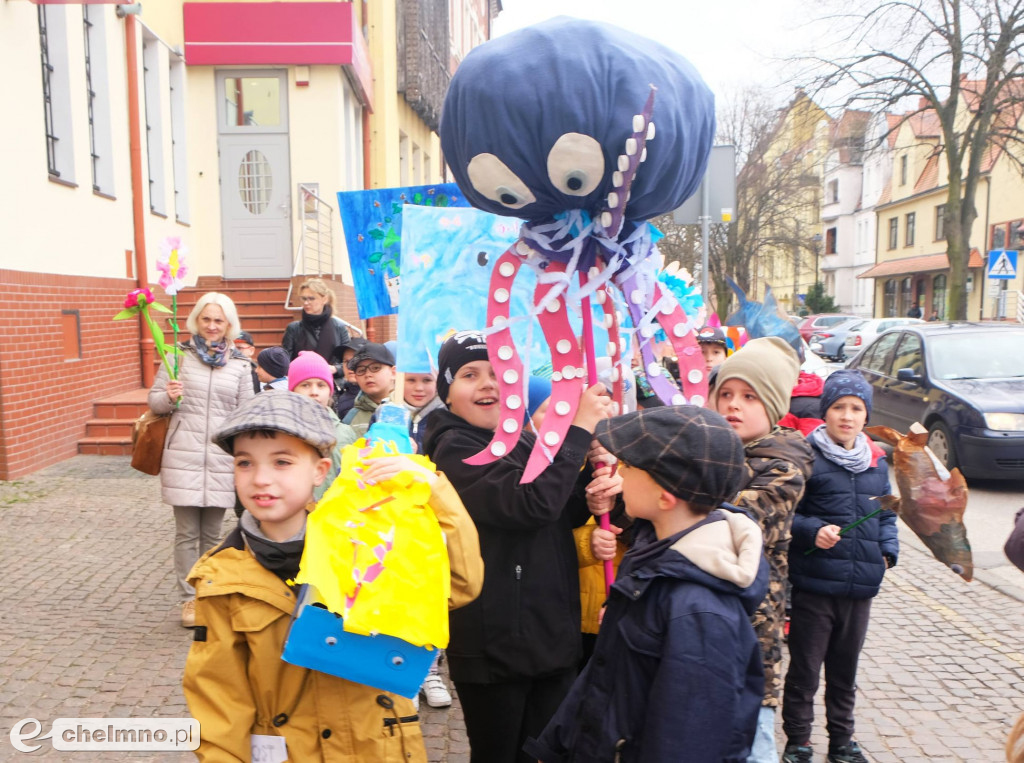 Przemarsz ulicami miasta z okazji Światowego Dnia Ziemi