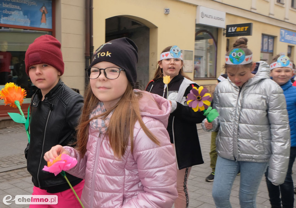 Przemarsz ulicami miasta z okazji Światowego Dnia Ziemi