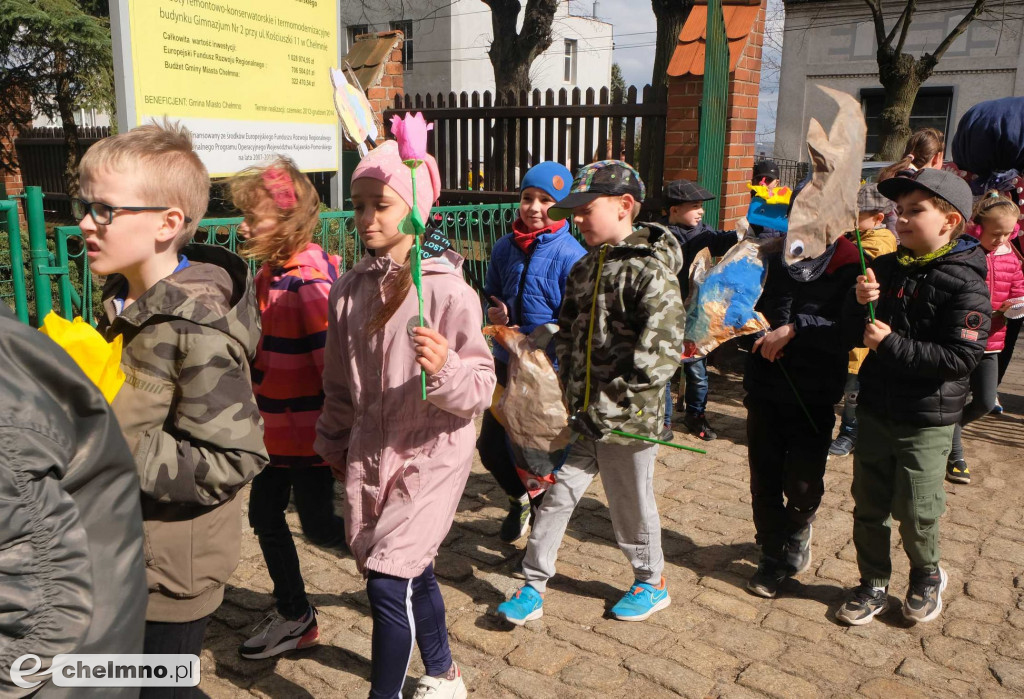 Przemarsz ulicami miasta z okazji Światowego Dnia Ziemi