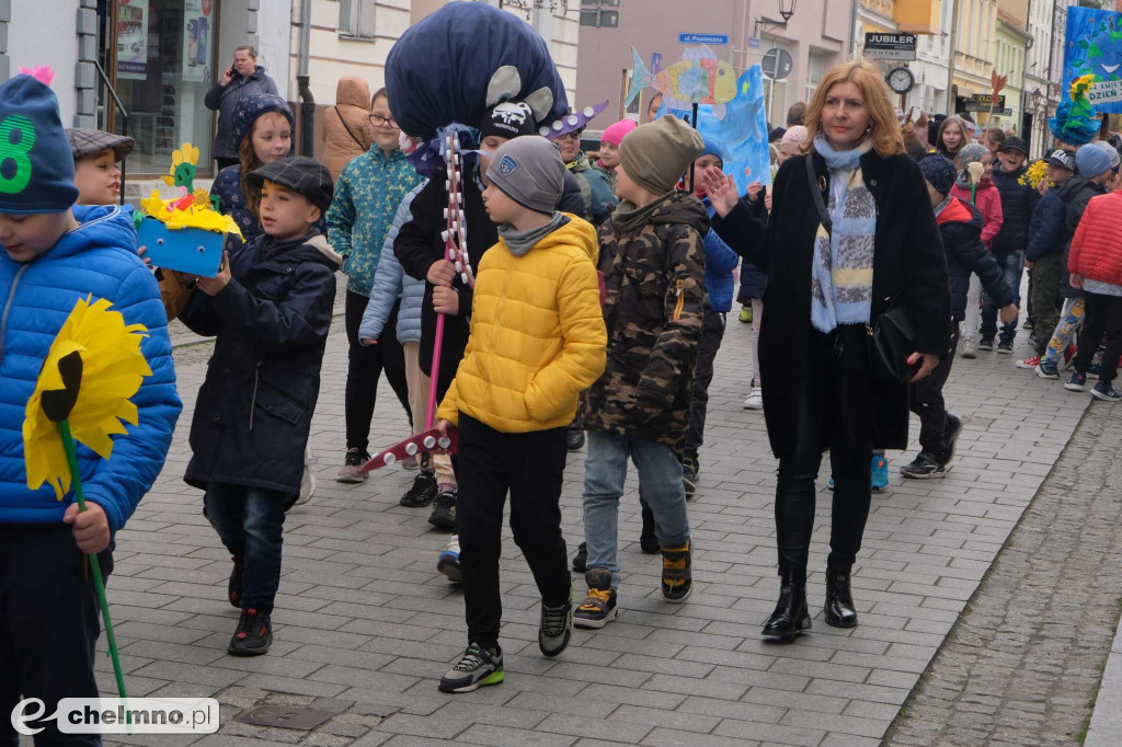 Przemarsz ulicami miasta z okazji Światowego Dnia Ziemi