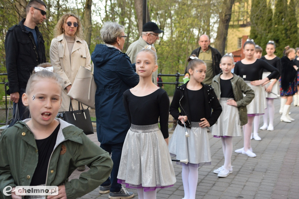 Barwny korowód i piękne występy na Rynku