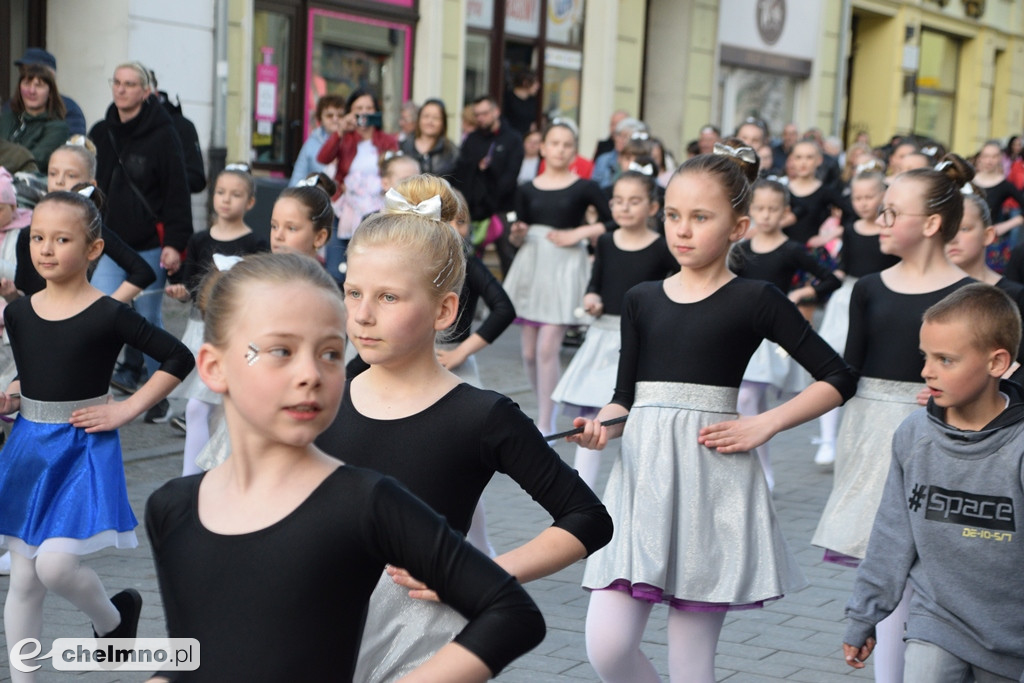 Barwny korowód i piękne występy na Rynku