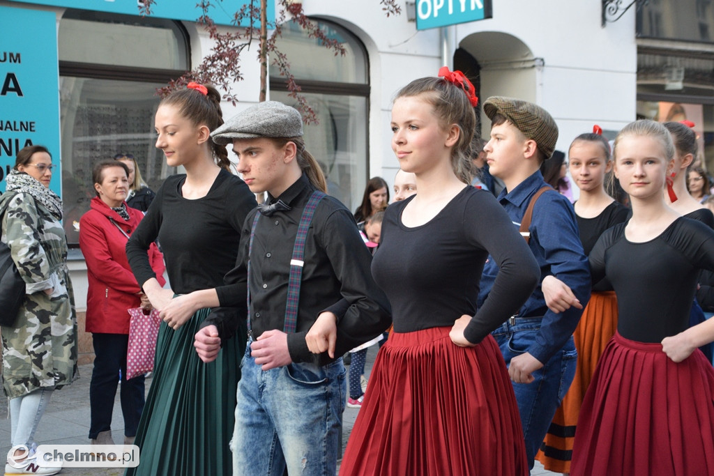 Barwny korowód i piękne występy na Rynku