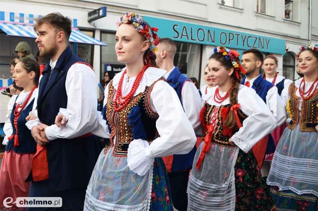 Barwny korowód i piękne występy na Rynku