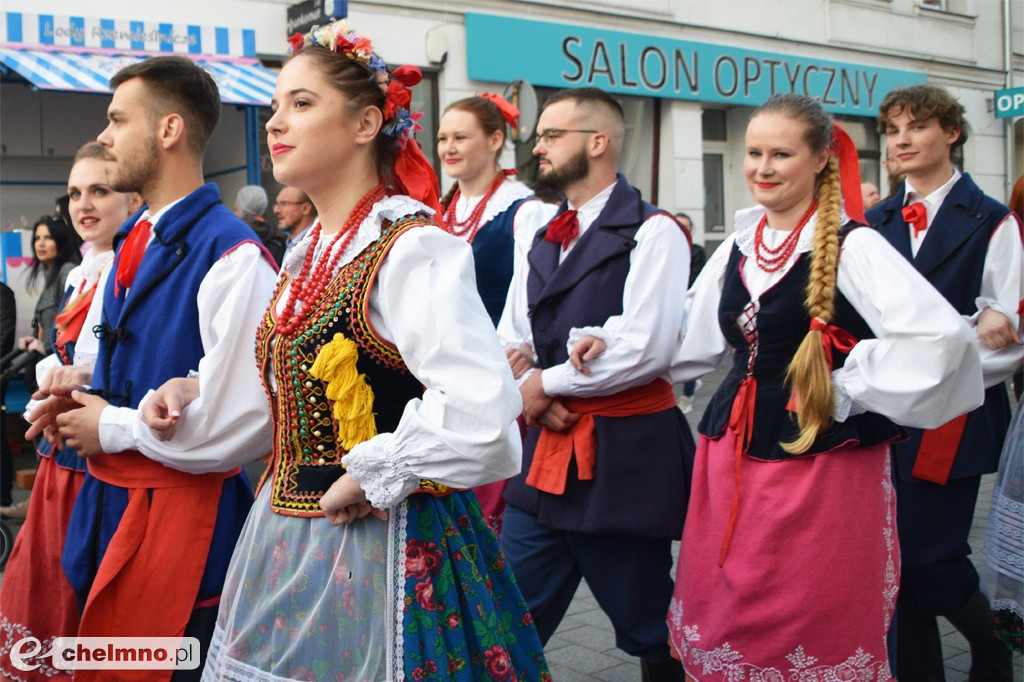 Barwny korowód i piękne występy na Rynku