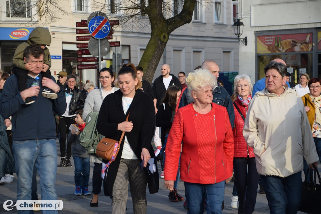 Barwny korowód i piękne występy na Rynku