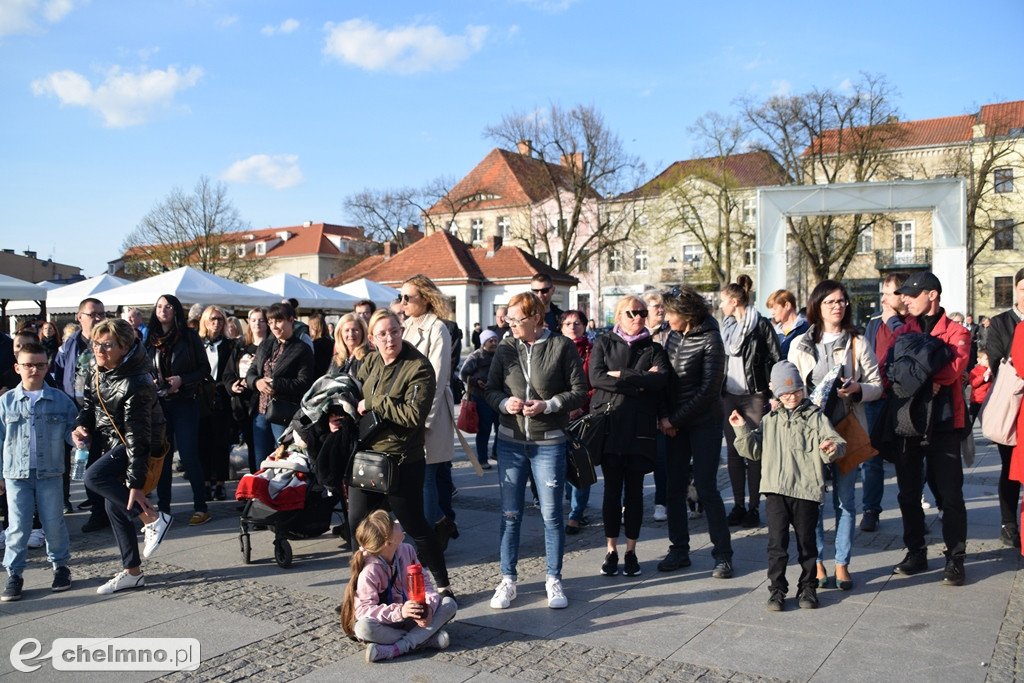 Barwny korowód i piękne występy na Rynku