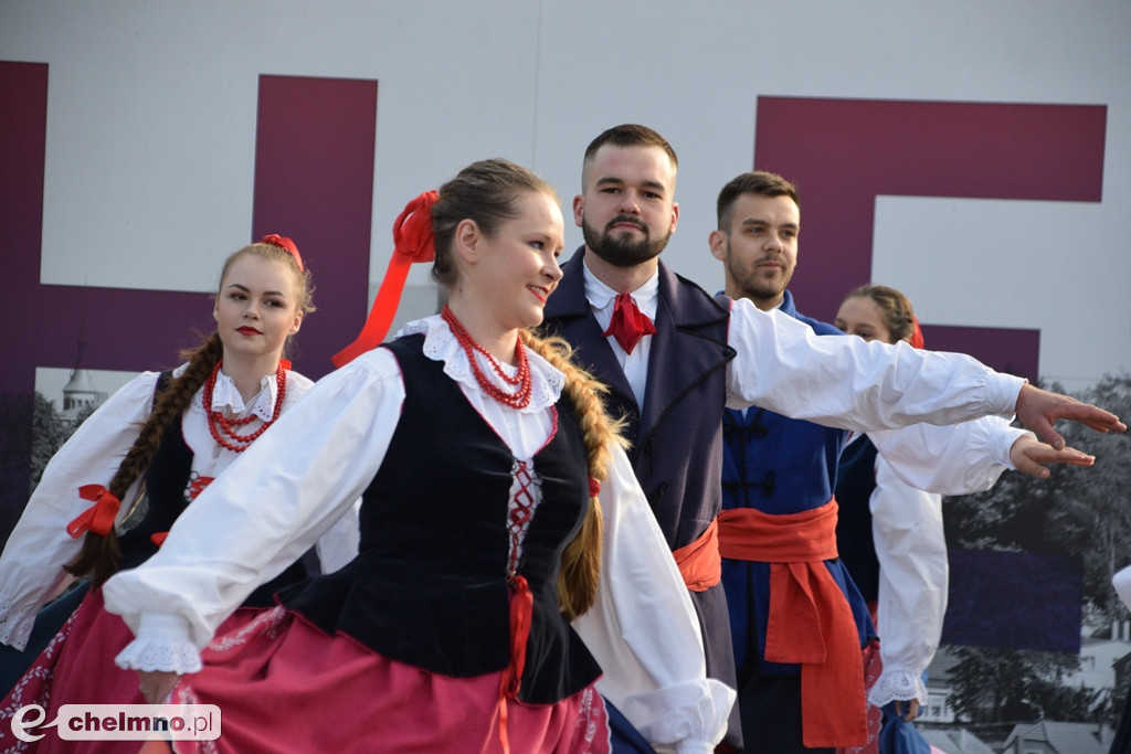 Barwny korowód i piękne występy na Rynku