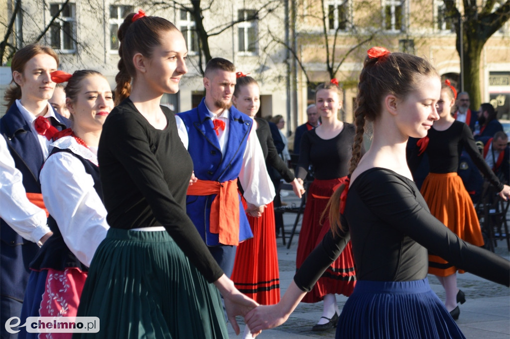 Barwny korowód i piękne występy na Rynku