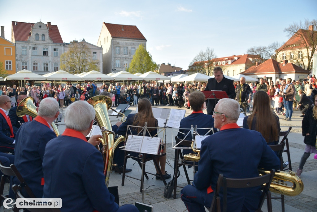 Barwny korowód i piękne występy na Rynku
