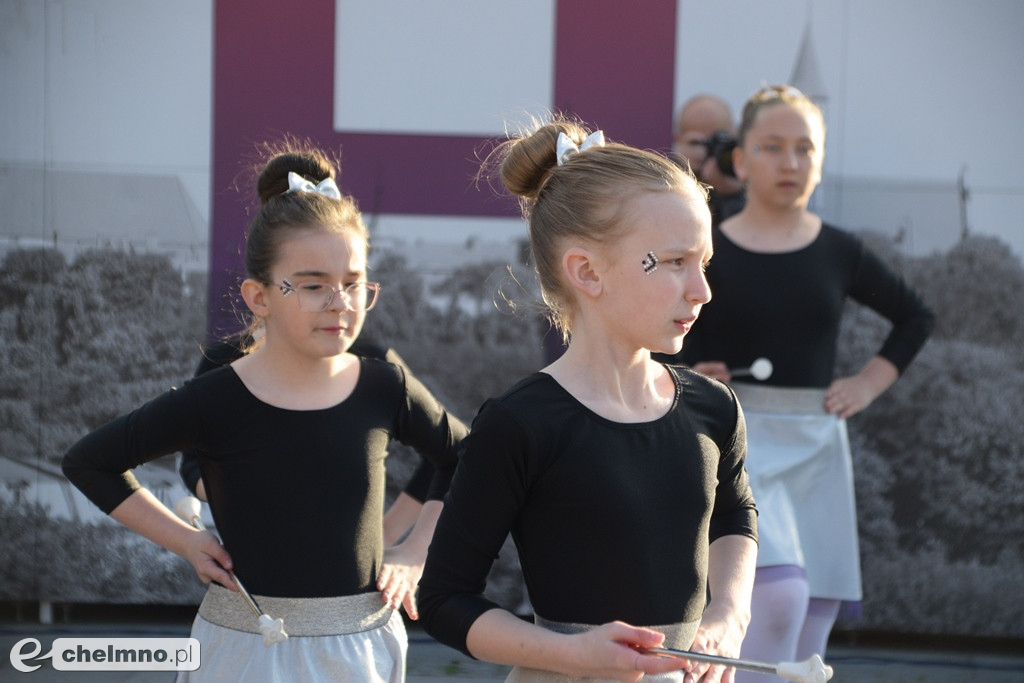 Barwny korowód i piękne występy na Rynku