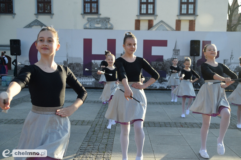 Barwny korowód i piękne występy na Rynku