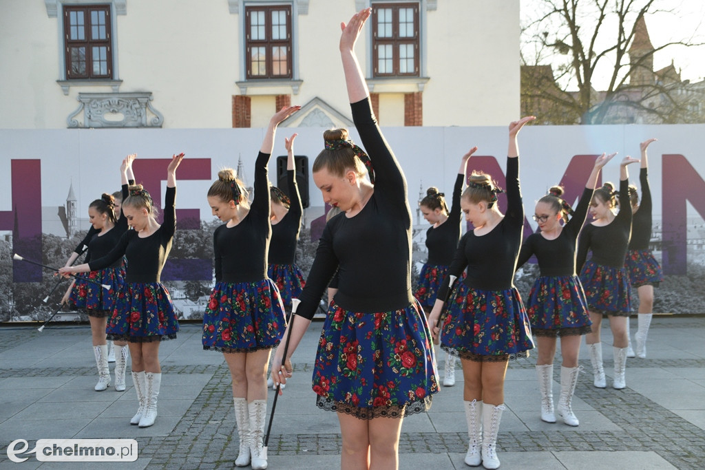 Barwny korowód i piękne występy na Rynku