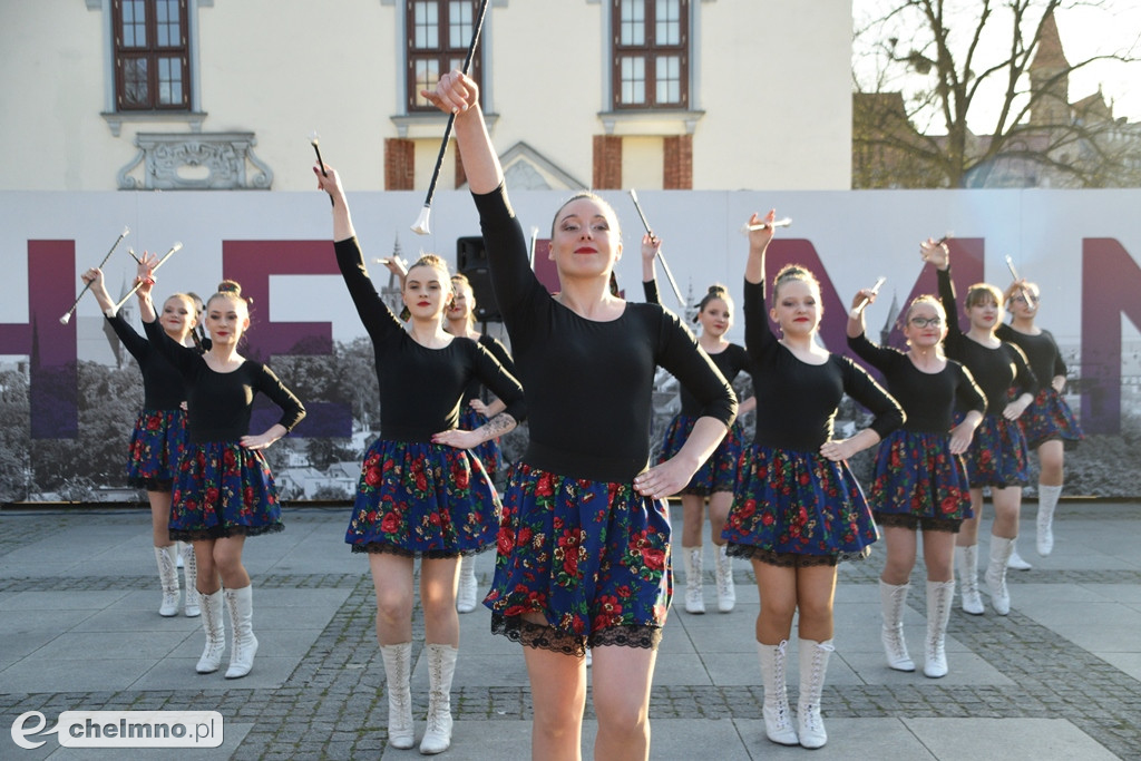 Barwny korowód i piękne występy na Rynku