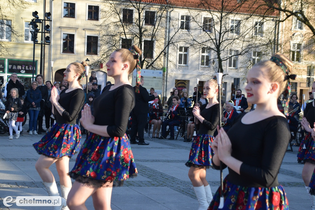 Barwny korowód i piękne występy na Rynku