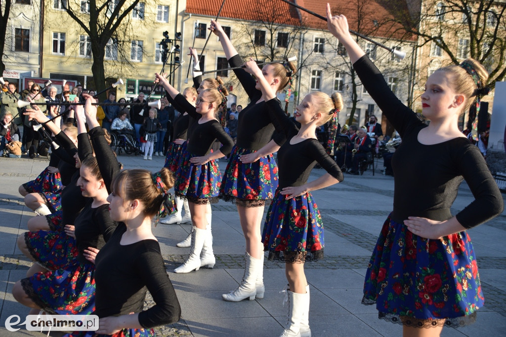 Barwny korowód i piękne występy na Rynku
