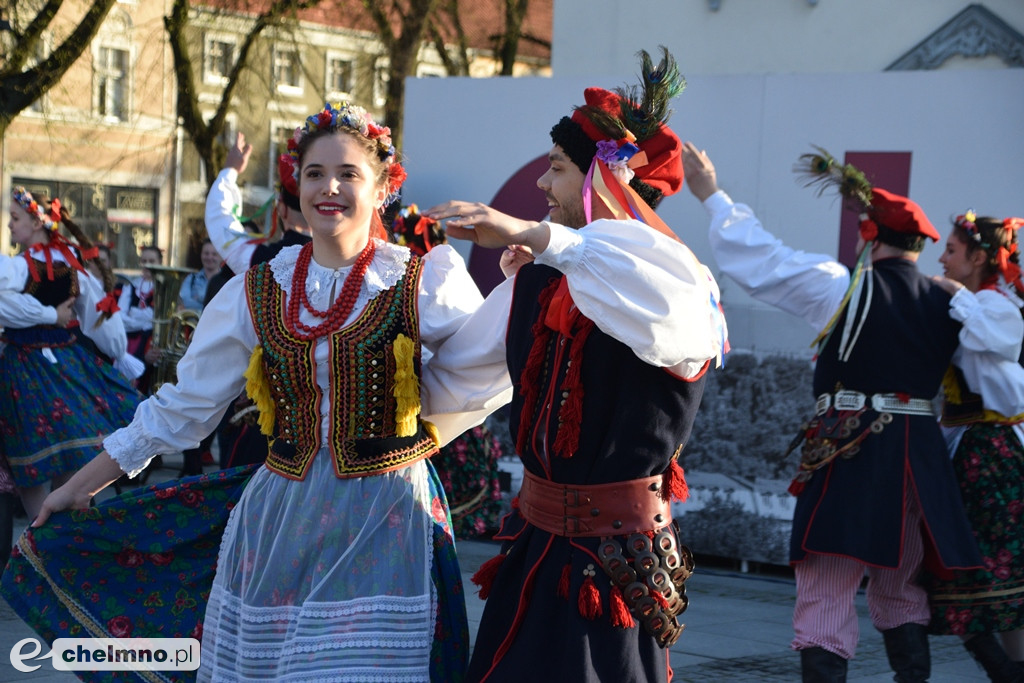 Barwny korowód i piękne występy na Rynku