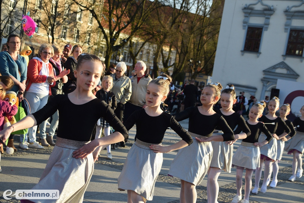 Barwny korowód i piękne występy na Rynku