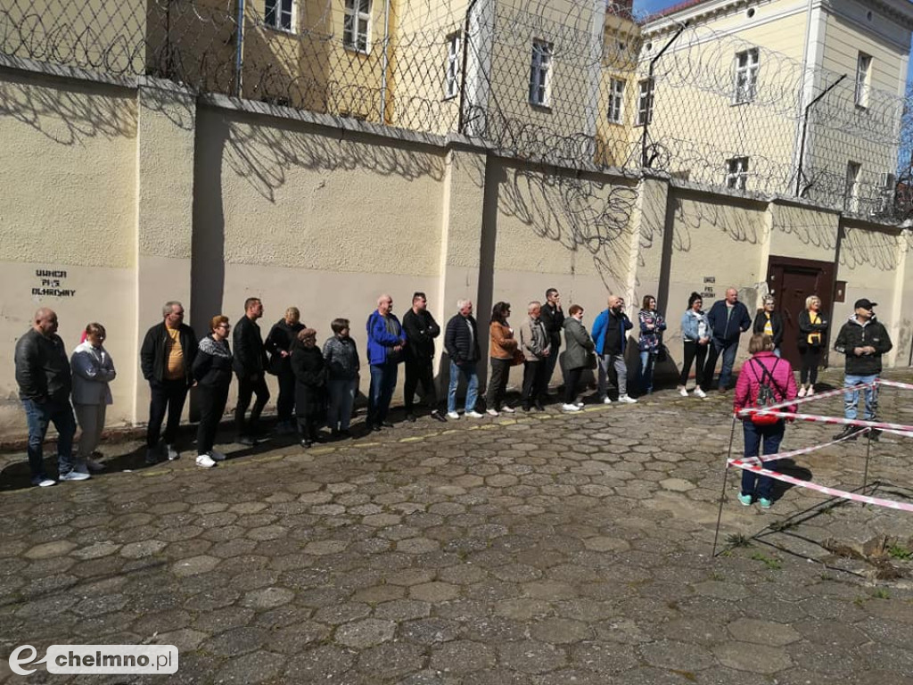 Duża grupa chętnych na zwiedzanie byłego Aresztu Śledczego