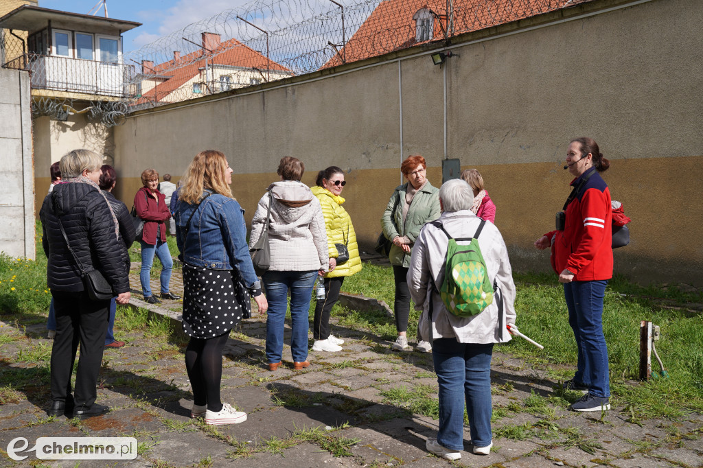 Duża grupa chętnych na zwiedzanie byłego Aresztu Śledczego