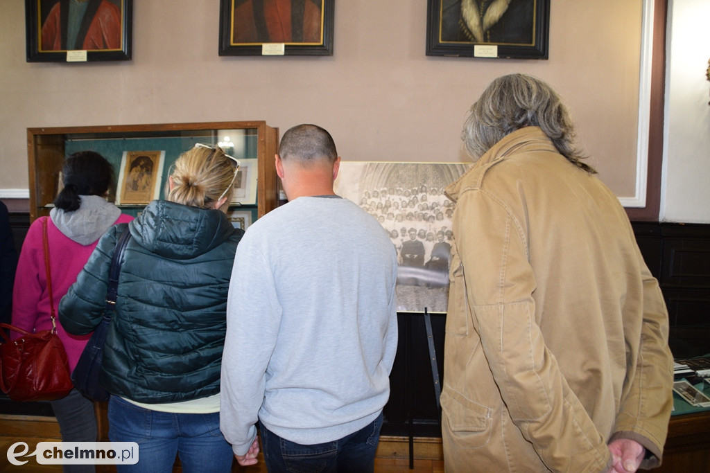 Interesujące otwarcie wystawy „Moja Pierwsza Komunia św.”