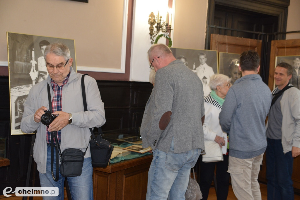 Interesujące otwarcie wystawy „Moja Pierwsza Komunia św.”