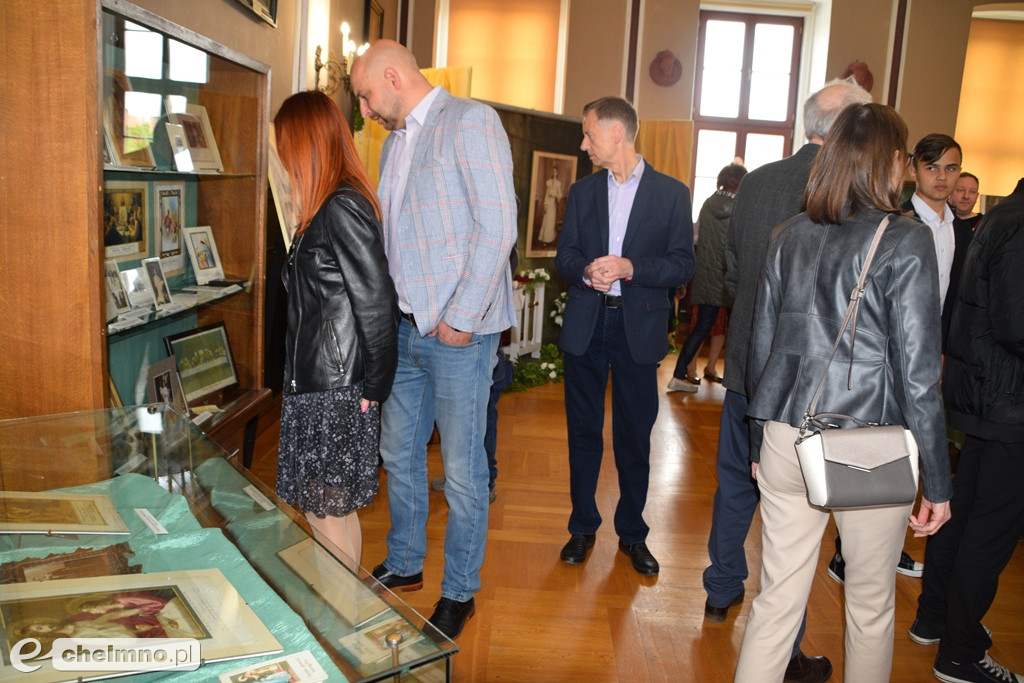 Interesujące otwarcie wystawy „Moja Pierwsza Komunia św.”