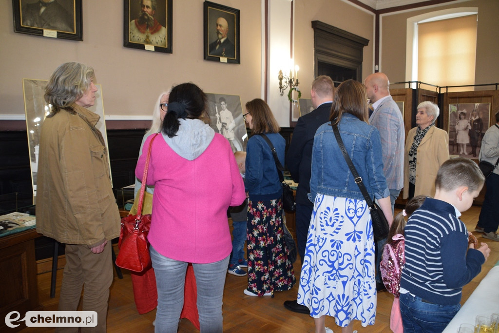 Interesujące otwarcie wystawy „Moja Pierwsza Komunia św.”