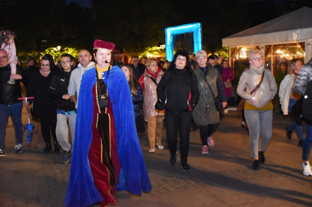 Duże zainteresowanie nocnym spacerkiem po Chełmnie