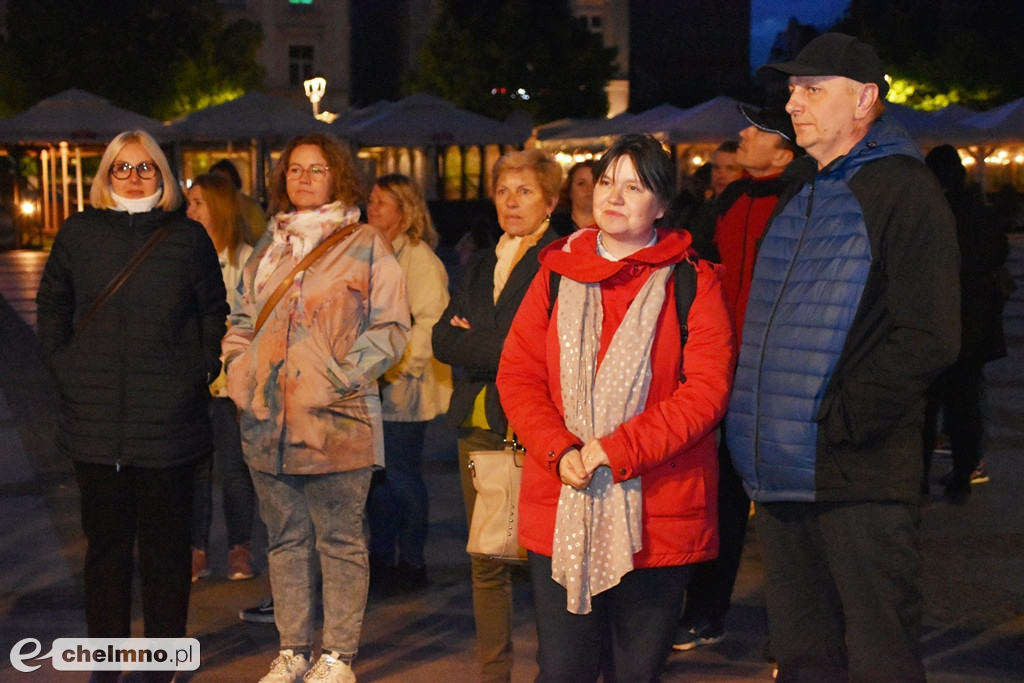Duże zainteresowanie nocnym spacerkiem po Chełmnie