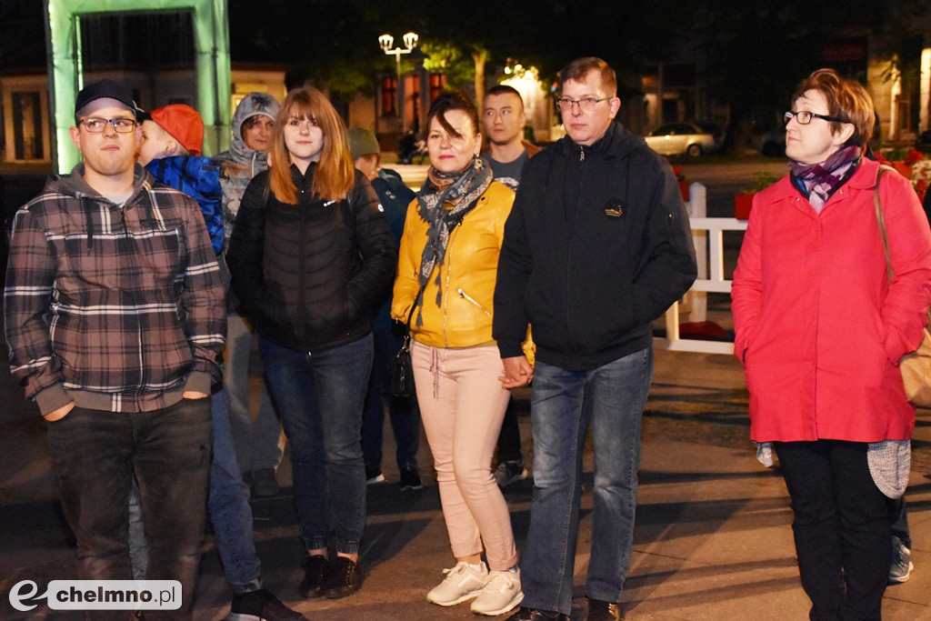 Duże zainteresowanie nocnym spacerkiem po Chełmnie