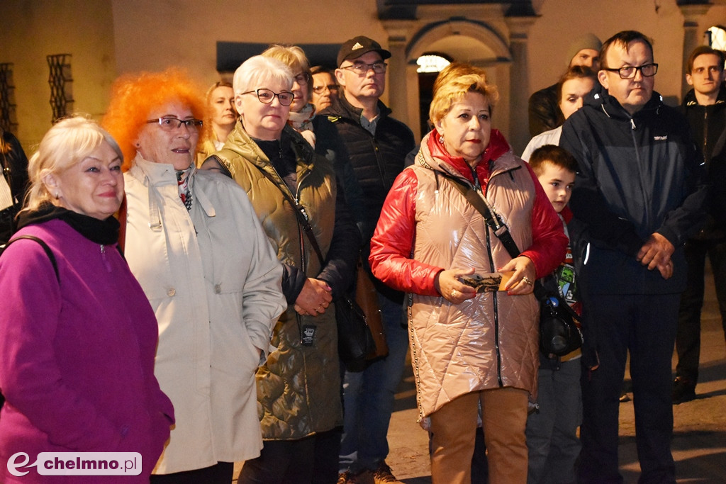 Duże zainteresowanie nocnym spacerkiem po Chełmnie
