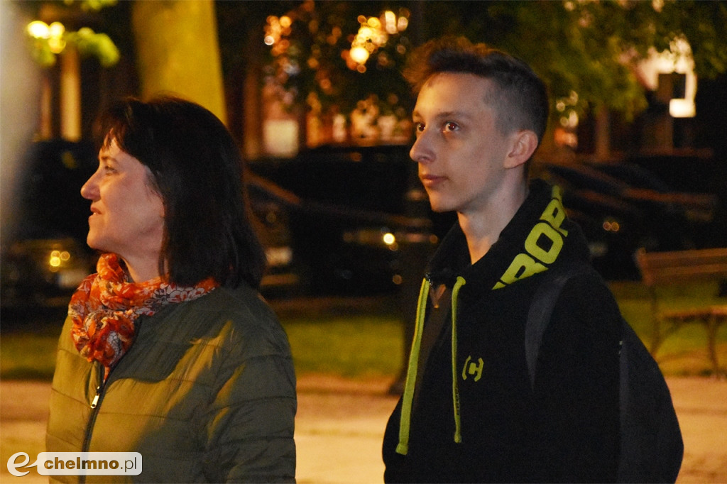 Duże zainteresowanie nocnym spacerkiem po Chełmnie