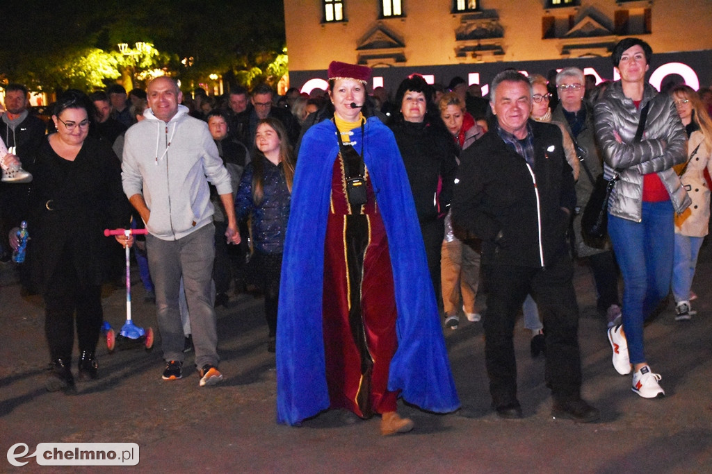 Duże zainteresowanie nocnym spacerkiem po Chełmnie