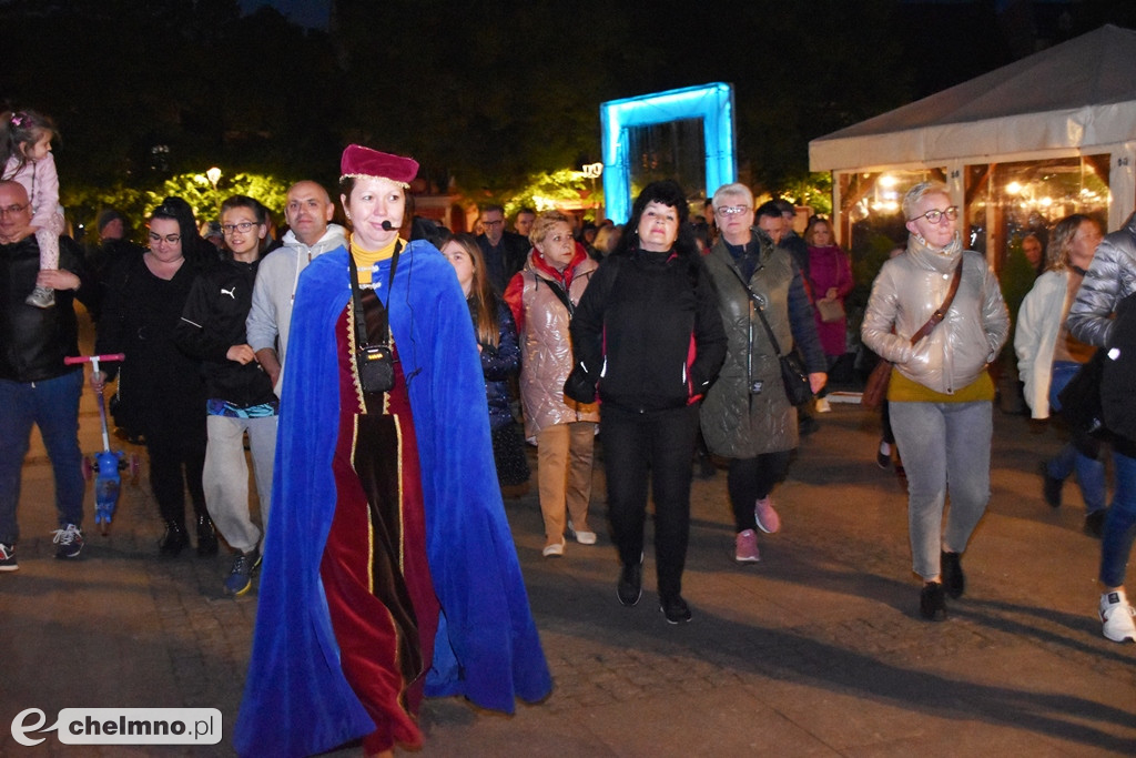 Duże zainteresowanie nocnym spacerkiem po Chełmnie