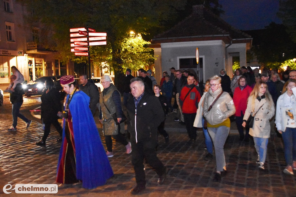 Duże zainteresowanie nocnym spacerkiem po Chełmnie