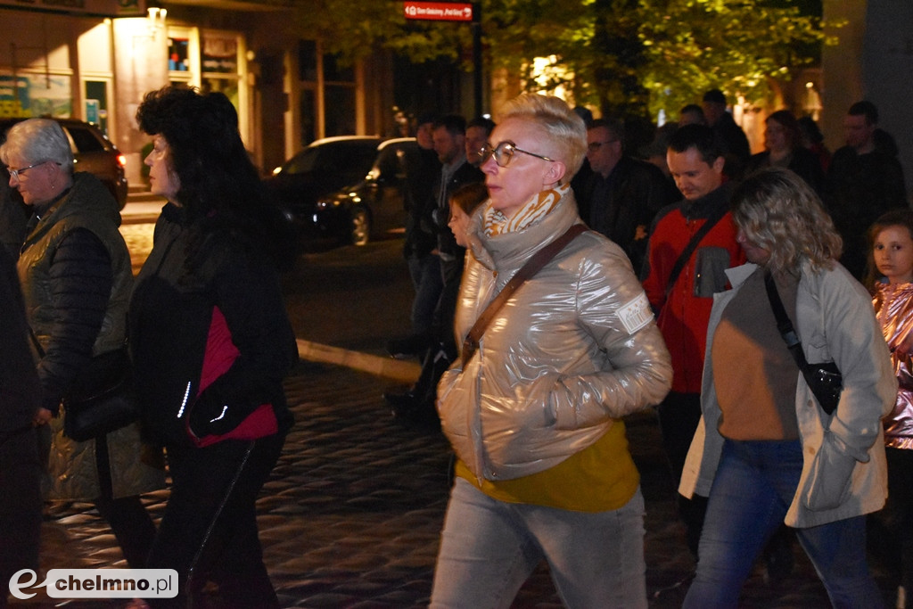 Duże zainteresowanie nocnym spacerkiem po Chełmnie