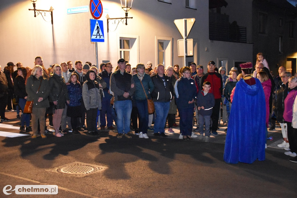 Duże zainteresowanie nocnym spacerkiem po Chełmnie