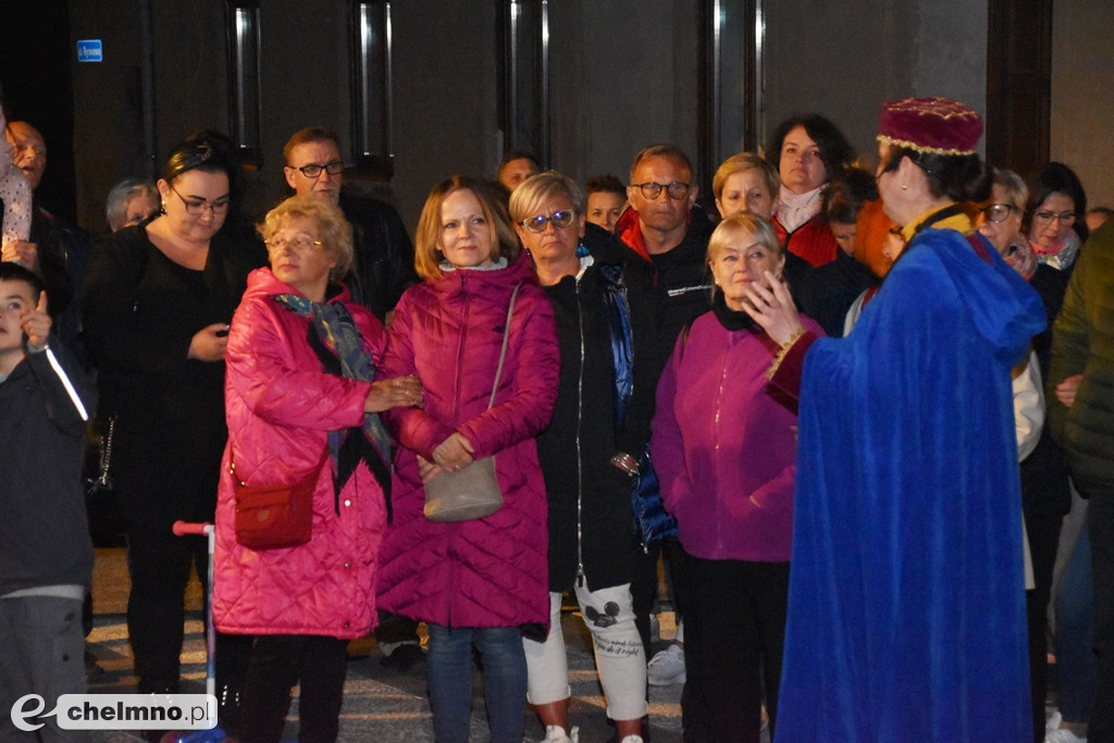 Duże zainteresowanie nocnym spacerkiem po Chełmnie