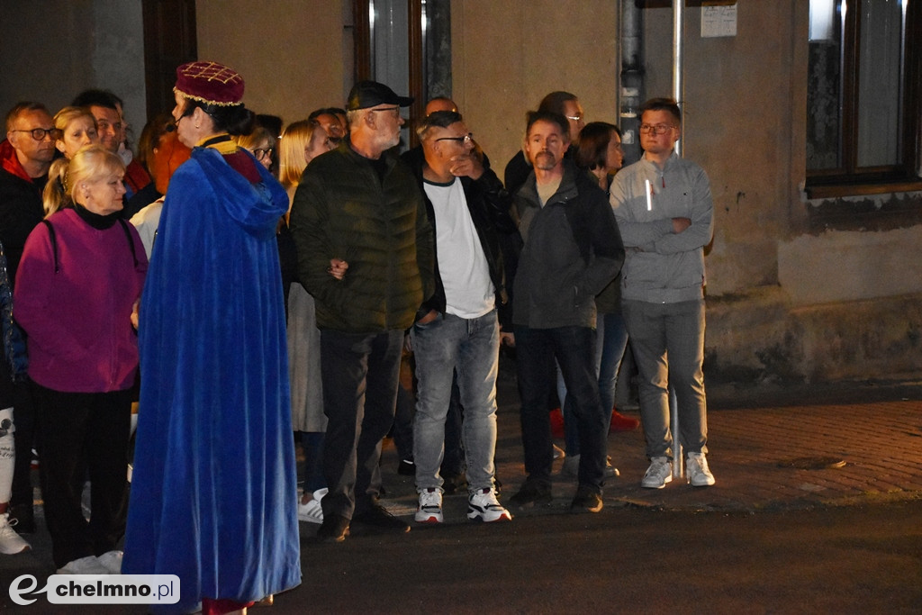 Duże zainteresowanie nocnym spacerkiem po Chełmnie